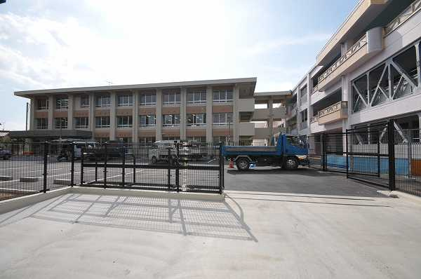 【小学校】廿日市小学校まで773ｍ