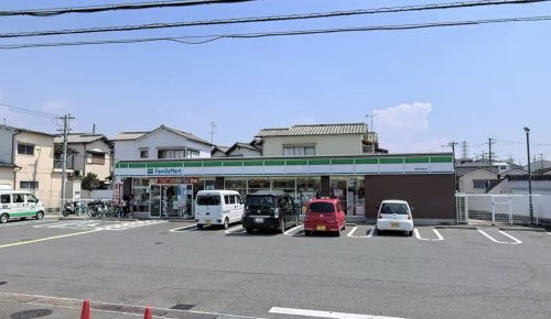 【コンビニエンスストア】ファミリーマート　堺深井中町店まで1015ｍ