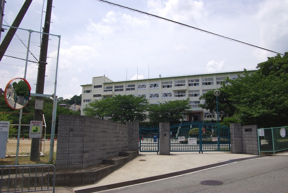 【中学校】川西市立川西中学校まで1153ｍ