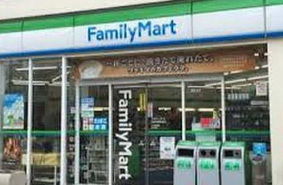 【コンビニエンスストア】ファミリーマート　東大阪足代北一丁目店まで124ｍ