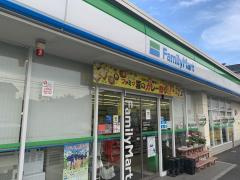 【コンビニエンスストア】ファミリーマート　川越小中居店まで1365ｍ