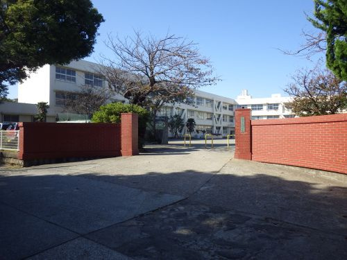 【小学校】三崎小学校まで422ｍ