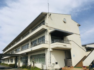 【中学校】菊川市立菊川西中学校まで883ｍ