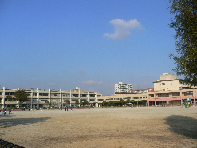 【小学校】越谷市立南越谷小学校まで700ｍ