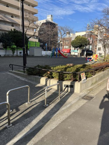【公園】真金町公園まで287ｍ