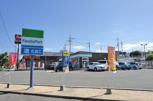 【コンビニエンスストア】ファミリーマート富田林小金台店まで730ｍ