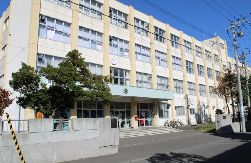 【中学校】札幌市立白石中学校まで517ｍ