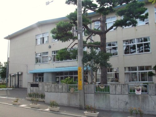 【小学校】札幌市立南郷小学校まで345ｍ