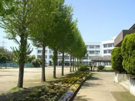 【中学校】牛久市立下根中学校まで1800ｍ