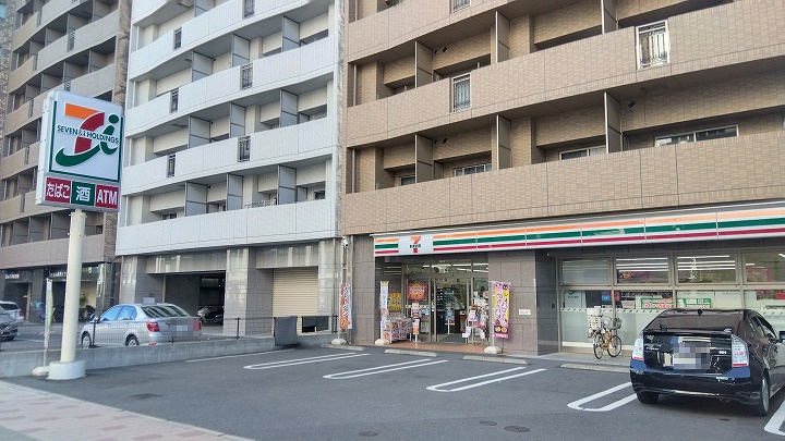 【コンビニエンスストア】セブンイレブン　広島宝町南店まで277ｍ