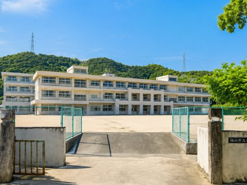 【小学校】福山市立春日小学校まで952ｍ
