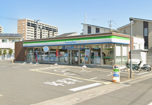 【コンビニエンスストア】ファミリーマート　ふじみ野鶴ケ岡店まで253ｍ