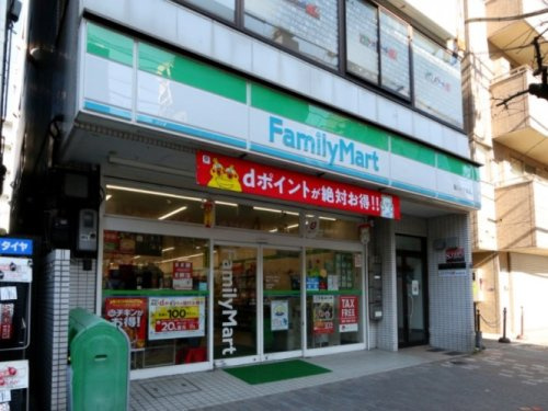 【コンビニエンスストア】ファミリーマート　菊川駅前店まで167ｍ