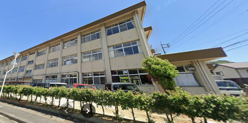 【中学校】高屋中学校まで394ｍ
