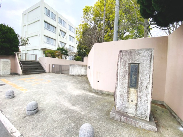 【小学校】藤沢市立御所見小学校まで490ｍ