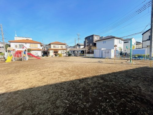 【公園】官舎公園まで560ｍ