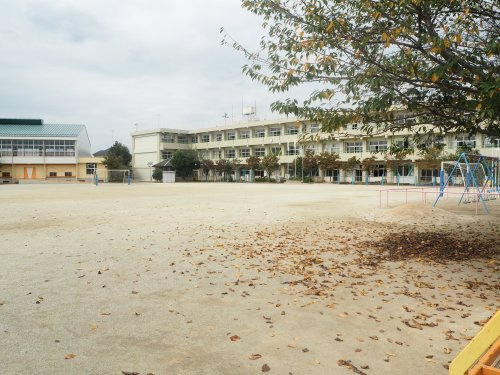 【小学校】久喜市立砂原小学校まで262ｍ
