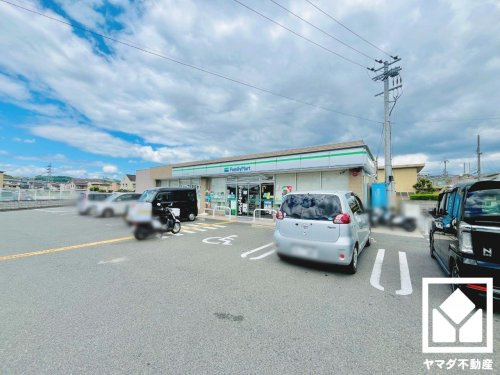 【コンビニエンスストア】ファミリーマート　伏見桃山南店まで1232ｍ