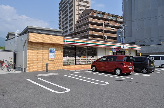 【コンビニエンスストア】セブンイレブン　広島皆賀3丁目店まで498ｍ