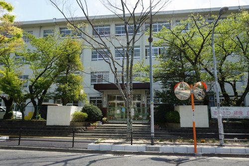 【小学校】福岡市立長住小学校まで461ｍ