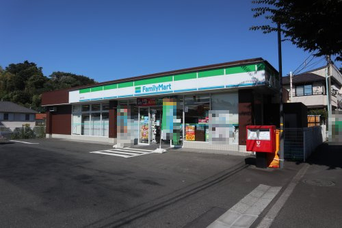 【コンビニエンスストア】ファミリーマート　稲城平尾店まで582ｍ