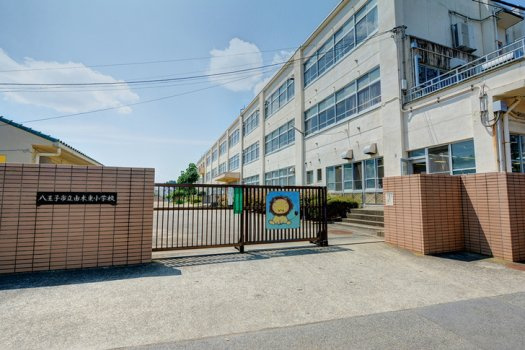 【小学校】由木東小学校まで888ｍ
