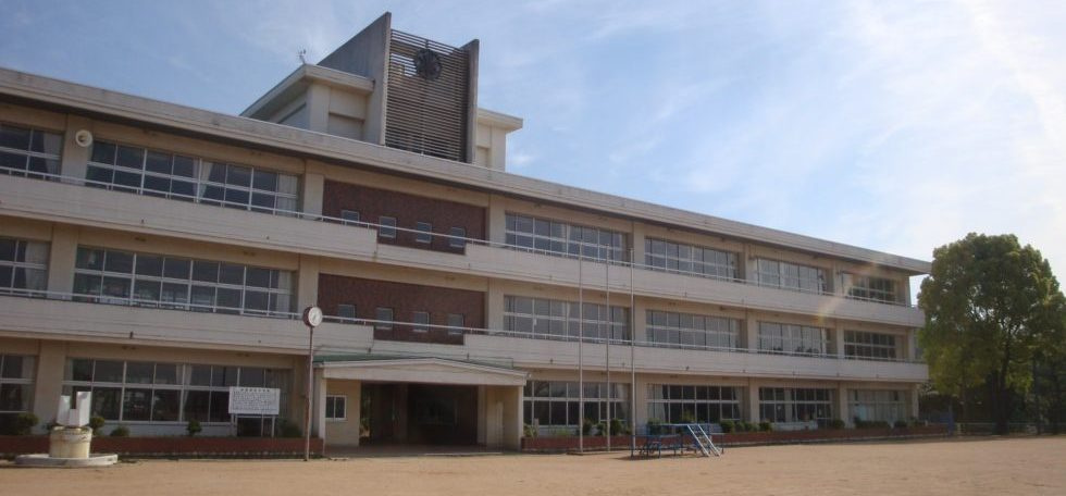 【小学校】たつの市立小宅小学校まで1377ｍ