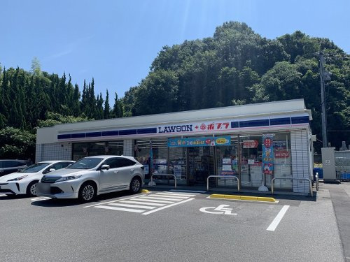 【コンビニエンスストア】ローソン　五月が丘入口店まで844ｍ