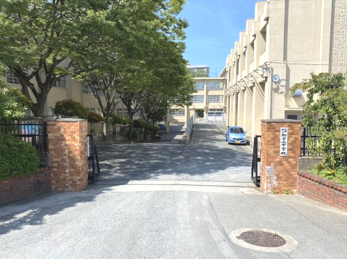 【中学校】福岡市立和白丘中学校まで1718ｍ