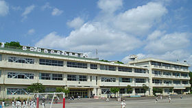 【小学校】鶴川第三小学校まで440ｍ