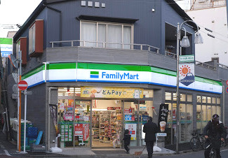 【コンビニエンスストア】ファミリーマート　幡ヶ谷本町店まで297ｍ