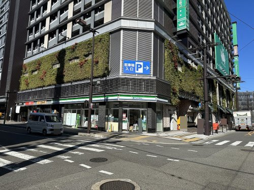 【コンビニエンスストア】ファミリーマート　広島松原町店まで215ｍ