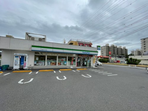 【コンビニエンスストア】ファミリマート新松戸六丁目店まで630ｍ