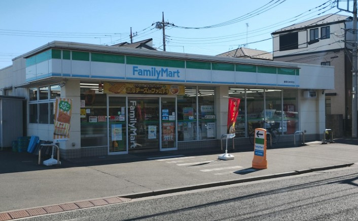 【コンビニエンスストア】ファミリーマート　練馬石神井町店まで583ｍ