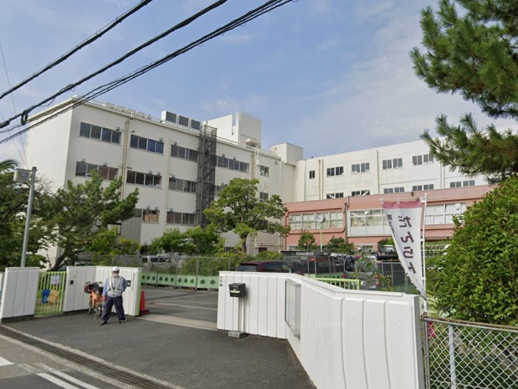 【小学校】伊丹市立花里小学校まで416ｍ