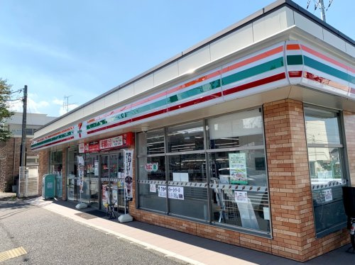 【コンビニエンスストア】セブンイレブン　横浜十日市場西店まで400ｍ