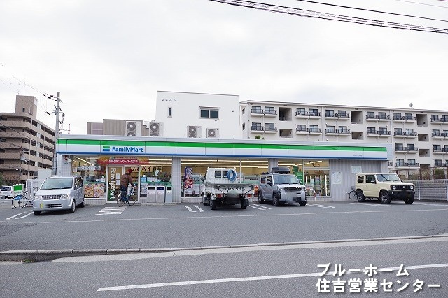 【コンビニエンスストア】ファミリーマート　堺材木町西店まで141ｍ
