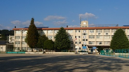 【中学校】伊敷中学校まで715ｍ
