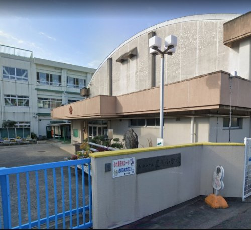 【小学校】和歌山市立直川小学校まで961ｍ