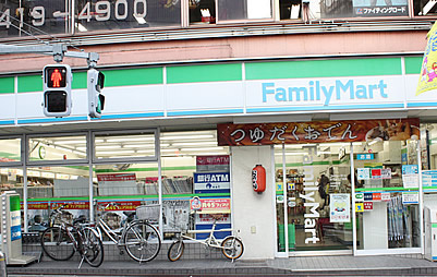 【コンビニエンスストア】ファミリーマート　太子堂三丁目店まで425ｍ