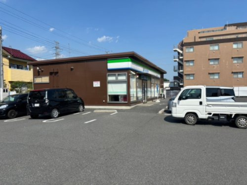 【コンビニエンスストア】ファミリーマート新堀小学校前店まで950ｍ