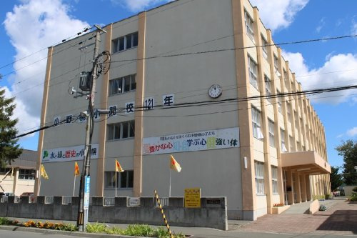 【小学校】札幌市立小野幌小学校まで633ｍ