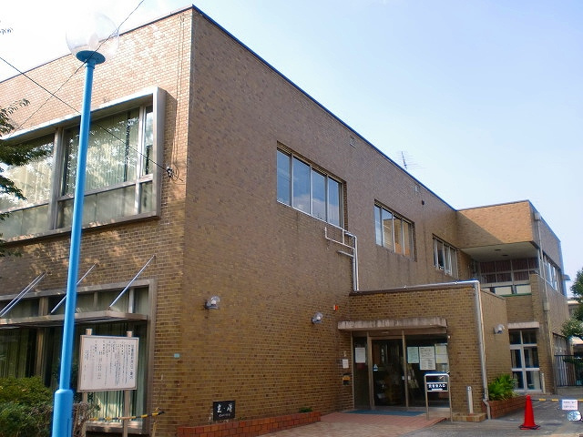 【図書館】豊島区立千早図書館まで836ｍ