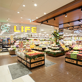 【スーパー】ライフ　ポンテポルタ千住店まで880ｍ