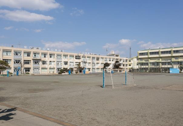 【小学校】川越市立霞ケ関小学校まで1285ｍ