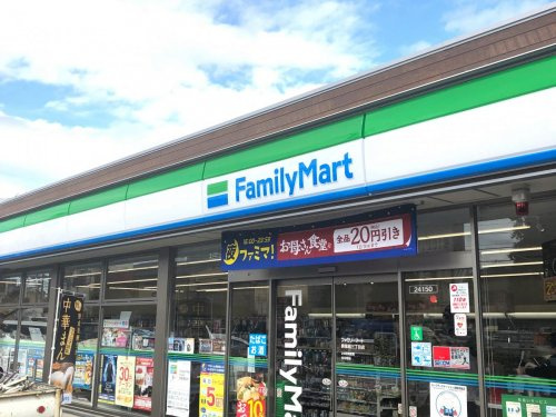 【コンビニエンスストア】ファミリーマート　蕨塚越三丁目店まで424ｍ