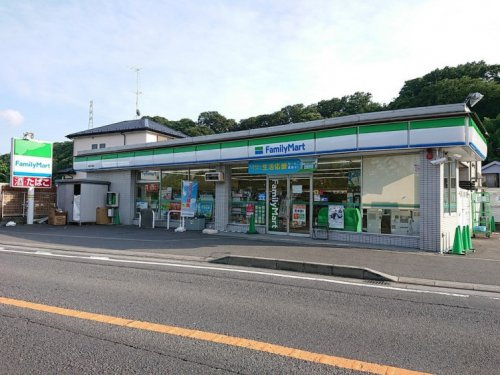 【コンビニエンスストア】ファミリーマート　愛川六倉店まで807ｍ