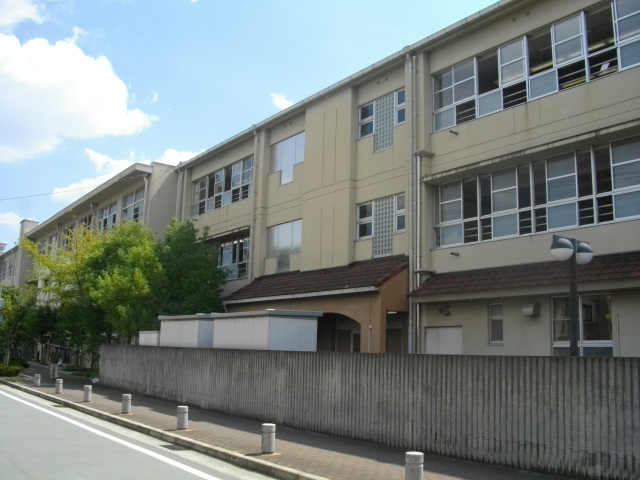 【小学校】西宮市立甲東小学校まで594ｍ
