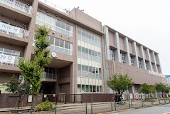 【小学校】西新井小学校まで623ｍ