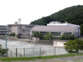 【中学校】馬堀中学校まで715ｍ